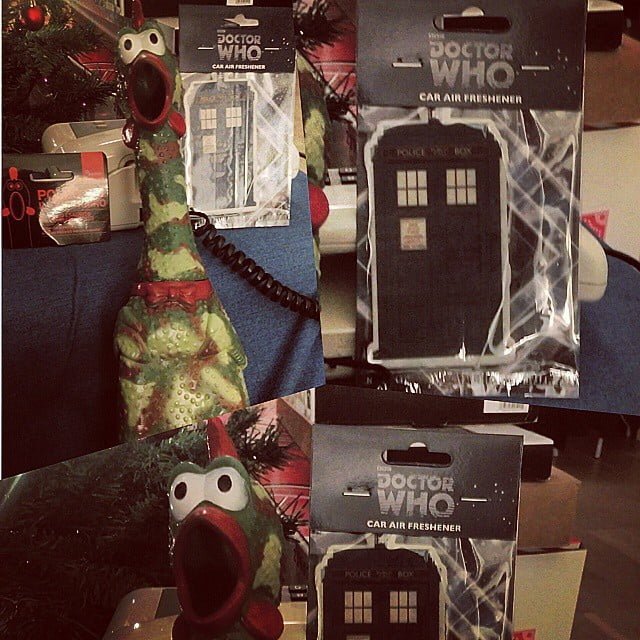 tardis air freshener doctor who doctorwho il pollodigomma invece ha scritto sull& 039;etichetta: pollo Pio il guerriero il pollo esaurito da combattimento schiaccia la pancia e… Pollo Pio inizierΓ  il suo urlo esausto. dmail Ma chi ve li scrive i testi?Grazie @baloupacher from Instagram Polodegoma