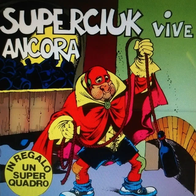 (Fonte wikipedia) Superciuk Γ¨ l& 039;alter ego di Ezechiele Bluff. Nella vita quotidiana Γ¨ uno spazzino squattrinato, irascibile e dedito all& 039; alcol. In seguito all& 039;esplosione di una distilleria, perΓ², ha acquistato un temibile superpotere: una fiatata alcolica dall& 039;odore nauseante che gli consente di mettere fuori combattimento qualsiasi avversario.Sfruttando questa caratteristica, che alimenta con le continue bevute di cattivo barbera e vini meno nobili, Superciuk indossa un costume (composto di maschera, mantellina, fiasco, palloncino per volare e un corsetto che rende irriconoscibile la sua altrimenti pingue figura) e imbocca la via del crimine. Nel n. 143 riacquista i superpoteri grazie a un diverso ingrediente, i pomodori alla cipolla agliata.Tutto questo per dire com& 039;Γ¨ il mio alito dopo aver mangiato pomodori, patate e cipolla oggi a pranzo.