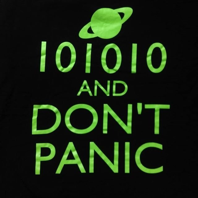 day111 fortytwo 101010 hitchhikersguidetothegalaxy guidagalatticaperautostoppisti dontpanic nopanic nientepanico 1tshirtaday unamagliettaalgiorno onetshirtaday maglietta tshirt tshirts magliette unafotoalgiorno nofilter noiron iononstiro esivede