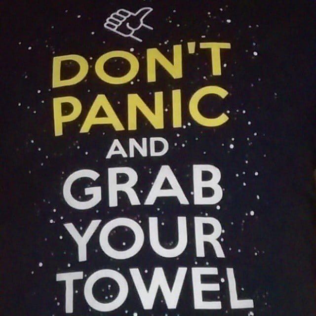 25/05/15 day041 towelday towelday2015 towel day hitchhikersguidetothegalaxy douglasadams 1tshirtaday unamagliettaalgiorno onetshirtaday maglietta tshirt tshirts maglietta