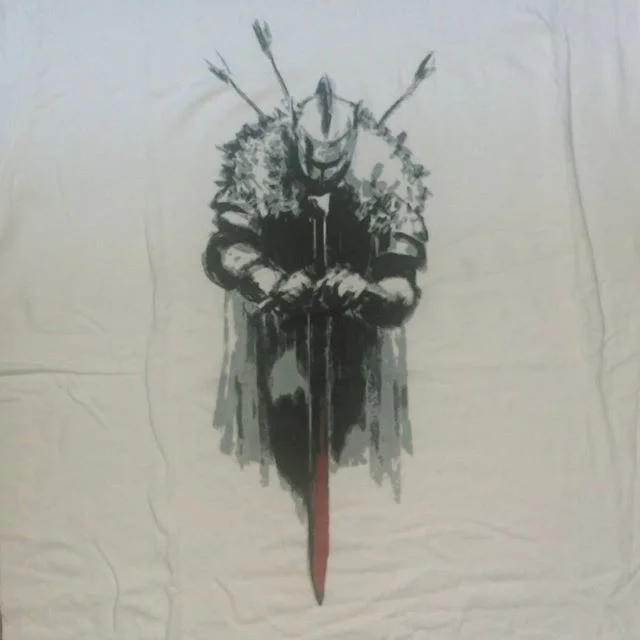 day082 qwertee knight arrow blood sword 1tshirtaday unamagliettaalgiorno onetshirtaday maglietta tshirt tshirts magliette unafotoalgiorno nofilter noiron iononstiro esivede