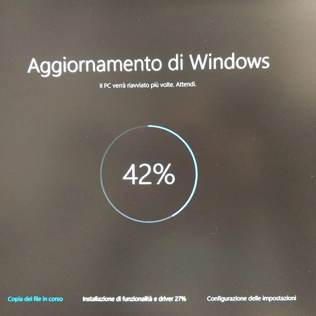 larispostaè42 theansweris42 cosastofacendo moriremotutti windows upgrade from Instagram Polodegoma