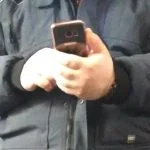 mani metropolitane in metropolitana.Visto che almeno 10 persone mi hanno chiesto se ero un feticista delle scarpe ogni tanto cambierò soggetto.metropolitana noshoes Milano vitadapendolare noscarpe metro treno train mani hands