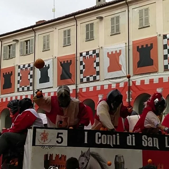 Ivrea carnevale arance Olivetti weareallmadhere timelapse