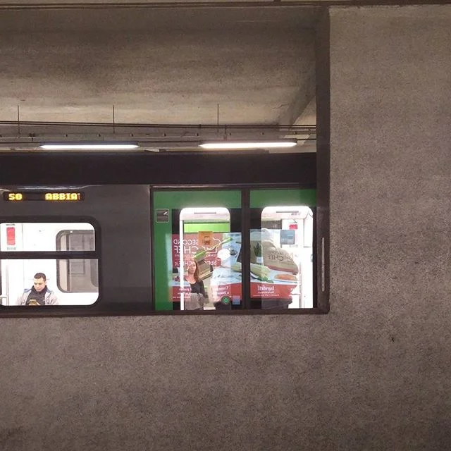 riflessi gemelli metropolitana metro lineaverde portagaribaldi direzioniopposte