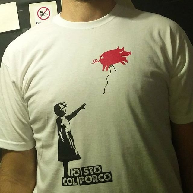 iostocolporco maglietta 2017 bansky porci volanti noselfie zone tshirt