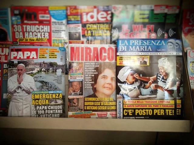 Secondo voi quale devo comprare per avvicinarmi a dio?La presenza di Maria lo eviterei, non mi drogoSono indeciso tra miracoli ed il mio papa, però miracoli mi sembra novella2000 in salsa religiosa quindi mi ispira di più.votate la vostra preferita nei commenti.Evitate di scegliere le riviste sopra, sareste scontati