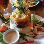Haggis è un insaccato che viene riempito con interiora di pecora (cuore, polmone, fegato), macinate insieme a cipolla, grasso di rognone, farina d&039;avena, sale e spezie, mescolati con brodo. Il ripieno, secondo tradizione, viene insaccato nello stesso stomaco dell&039;animale, che poi viene sottoposto a bollitura per circa tre orebuono pornfood instafood scotland edimburgo