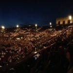 candles in the wind arenadiverona inarena l&039;inizio è sempre uno spettacolo Nello spettacolo