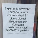 Io fossi in voi telefonerei per chiedere chiarimenti…Oppure è il tipico negozio di Schrödinger, aperto è chiuso baluardo momento fino a che il gatto non decide. Comunque la punteggiatura è buttata a caso.cartellistrani cartelli criptici nonososemisonocapito timelord loop temporale gattodischrödinger