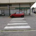 Gallarate via Arconti angolo via cedro ma la poliziamunicipale la poliziastradale i carabinieri la poliziapostale la guardiadifinanza il sindaco non passano mai di qui?
