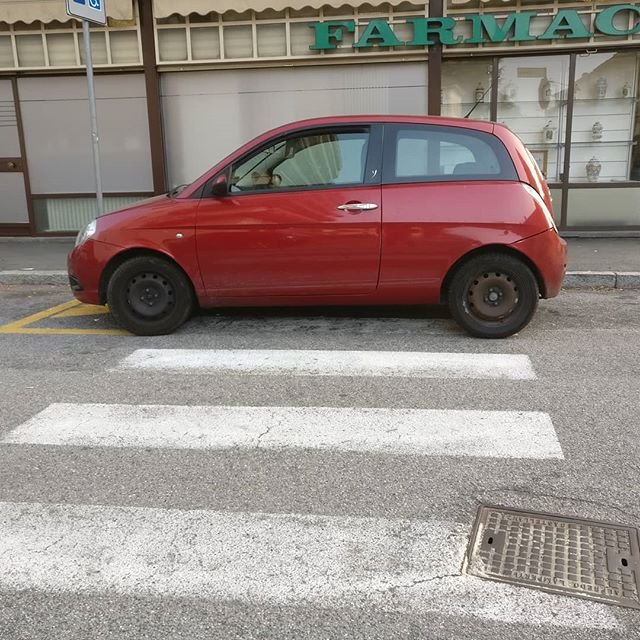 Io sarò monotono ma anche lui/lei non scherzaparcheggioalternativo parcheggiodisabili parcheggiosullestrisce milaneseimbruttito Gallarate poliziastradale poliziamunicipale percheiosoioevoinonsieteuncazzo