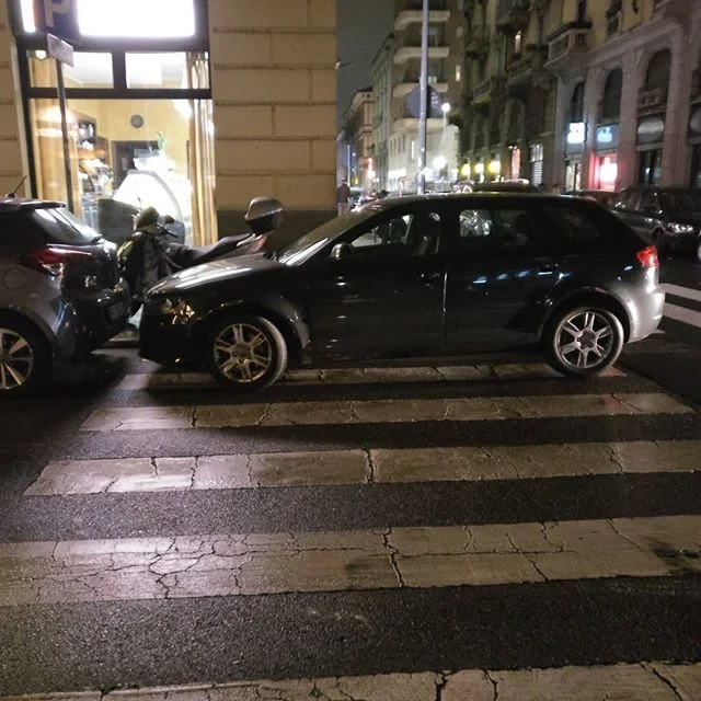 milanobynight parcheggimilanesi parcheggioalternativo parcheggiodimerda parcheggiosullestrisce milaneseimbruttito parcheggioselvaggio percheiosoioevoinonsieteuncazzo solounminuto