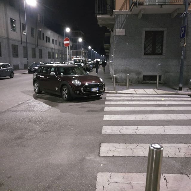 @drivenowita guardate che bei parcheggi fanno con le vostre auto.via Barrili angolo via Isimbardi ore 23.10 targa FF225PF.Potreste salutare da parte mia l&039;ultimo guidatore?parcheggimilanesi parcheggioincurva milaneseimbruttito drivenow percheiosoioevoinonsieteuncazzo