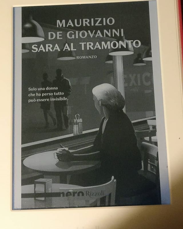 Ne mancano solo 11 tra quelli che &034;questo lo voglio leggere per primo&034; (più innumerevoli altri in coda)&034;Sara al tramonto&034; di Maurizio De Giovanni mi ha fatto compagnia per meno di 51 ore tra lettura, sonno, corsi vari e lavoro.Ma è stato un bel viaggio con dei nuovi personaggi che sono certo che incontrerò di nuovo.Grazie mauriziodegiovanni e grazie anche a Sara, a Viola e all&039;ispettore Davide Pardo per la compagnia.Ora decido cosa cominciare book ebook leggere libro noir