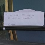 Parcheggio un po&039; troppo sotto ad un passo verso dove di solito entrano detto padroncini.Biglietto sul parabrezza lavorato dell&039;autista lavorante al coglione parcheggiante.&034;Ti va bene che non ti ho fatto la fiancatacapra&034;vittoriosgarbi (che io reputo un buzzurro maleducato perché urla e non fa parlare gli altri) docetparcheggimilanesi perchèiosonoioevoinonsieteuncazzo Milanopark parking