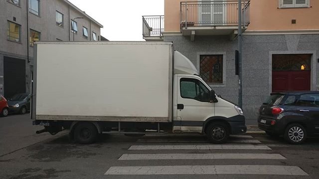 Signori, abbiamo un vincitore.solounminuto parcheggimilanesi parcheggioincurva parcheggiosullestrisce milaneseimbruttito Milan milano