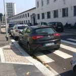 Nessuna pietà.Mai!parcheggiosullestrisce parcheggimilanesi milaneseimbruttito perchèiosonoioevoinonsieteuncazzo