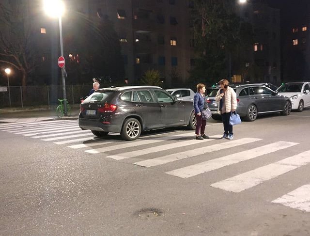 percheiosoioevoinonsieteuncazzo parcheggiosullestrisce milaneseimbruttito milano milan  &x1f694;  &x1f696;