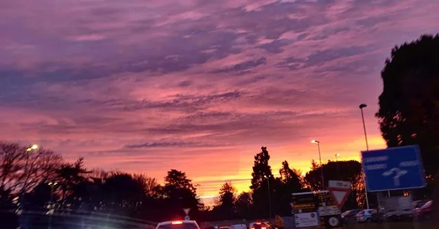 Hey, hai visto l'alba stamattina?#Alba #pendolare #Saronno #colors #color #colori #magnumpi