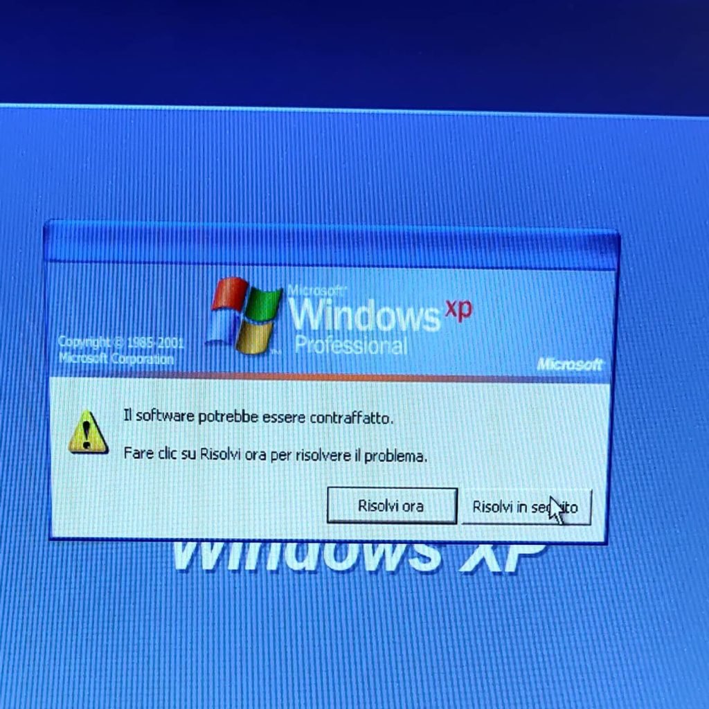 Vado a casa di un amico che ha problemi col computer.Lo accendo.A volte ritornano.Anche craccati.#Sometimes #they #come #back#windowsxp #bill #gates #help #me #Sometimestheycomeback