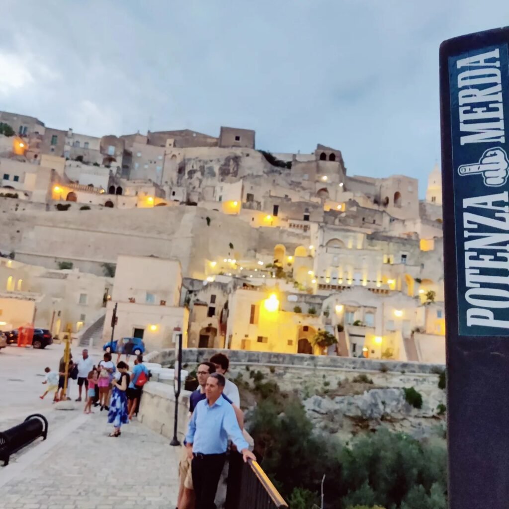 l'Italia è un paese meraviglioso.Popolato da teste di ca##o #tifo #matera #potenza